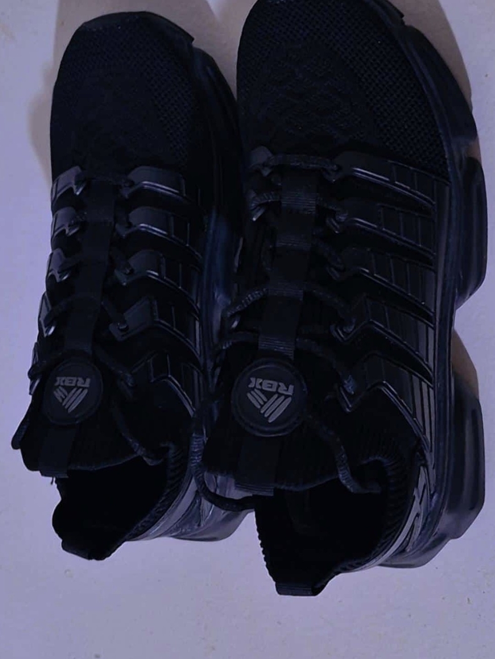 Men's Black Performance Sneakers with Secure Lacing